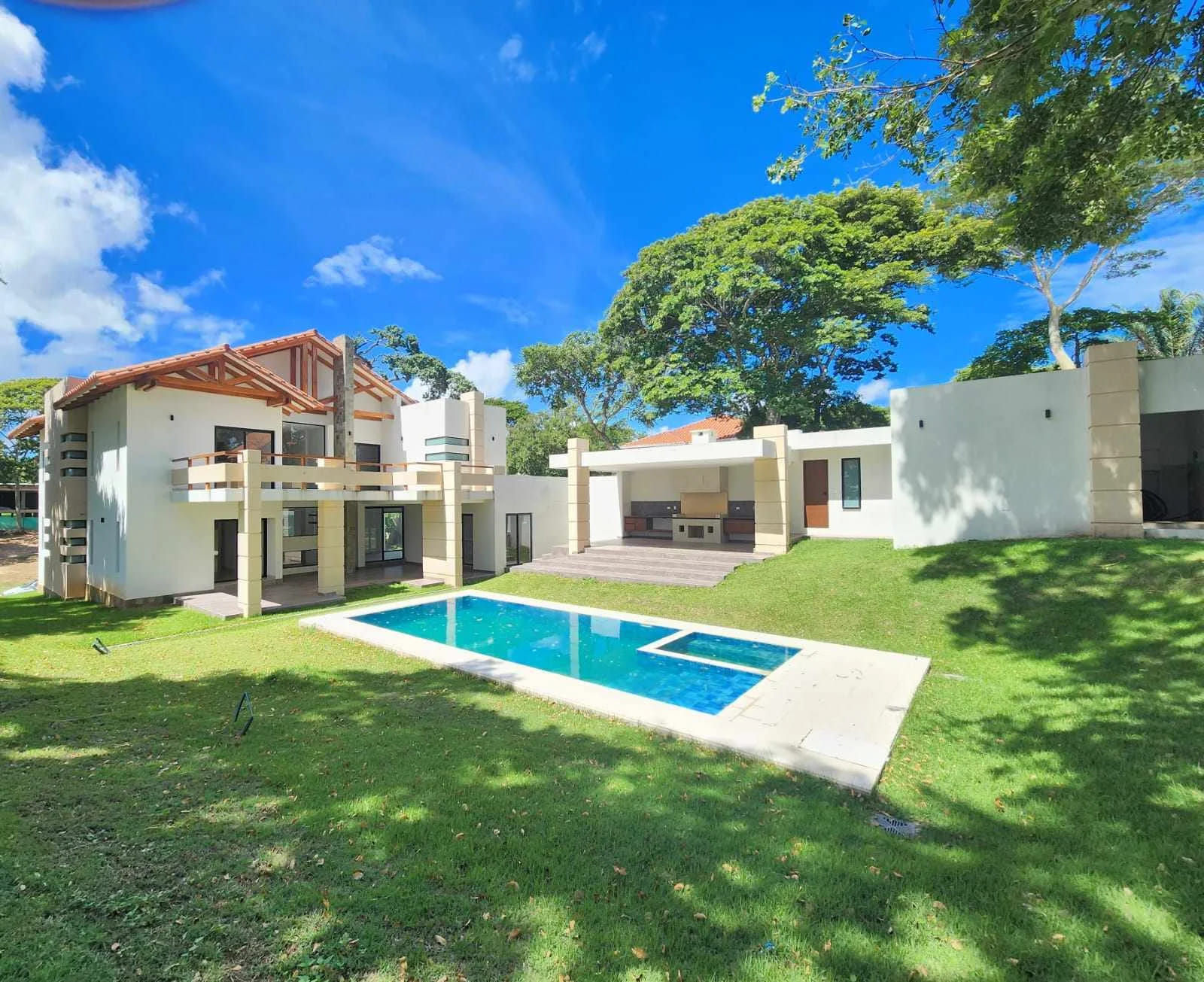 Hermosa Casa en Santa Ana El Salvador