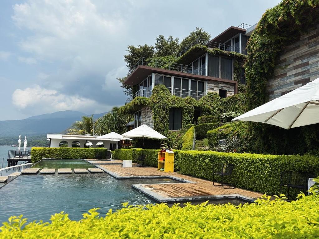 vista-lago-coatepeque-el-salvador